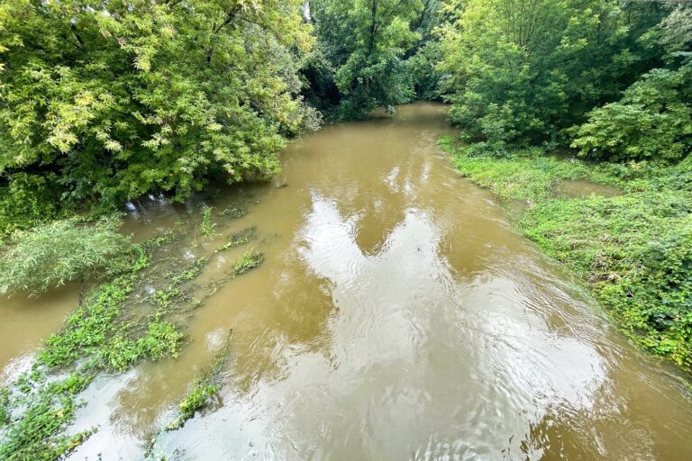 Przekroczony stan alarmowy na Bobrzy w Słowiku