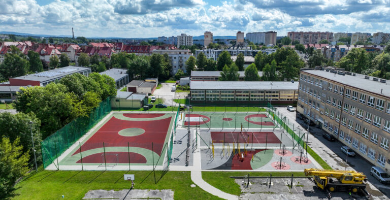 Nowa jakość dla sportowców z kieleckiego „Elektryka”! Boiska zyskają nową nawierzchnię dzięki głosom mieszkańców