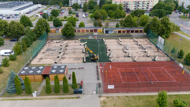 Nowoczesne boiska dla Ostrowca – ruszyły milionowe inwestycje sportowe w mieście